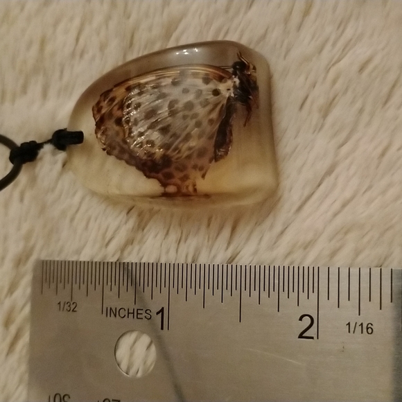 🦋Real butterfly necklace in Lucite 🦋 - Picture 5 of 5